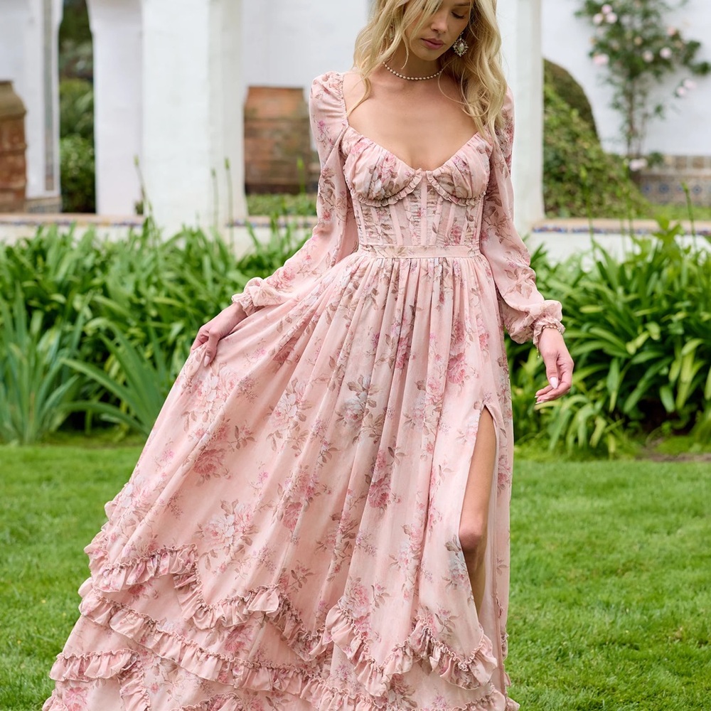 [NWT FREE SHIP] The Carmella Dress in Peach Tapestry